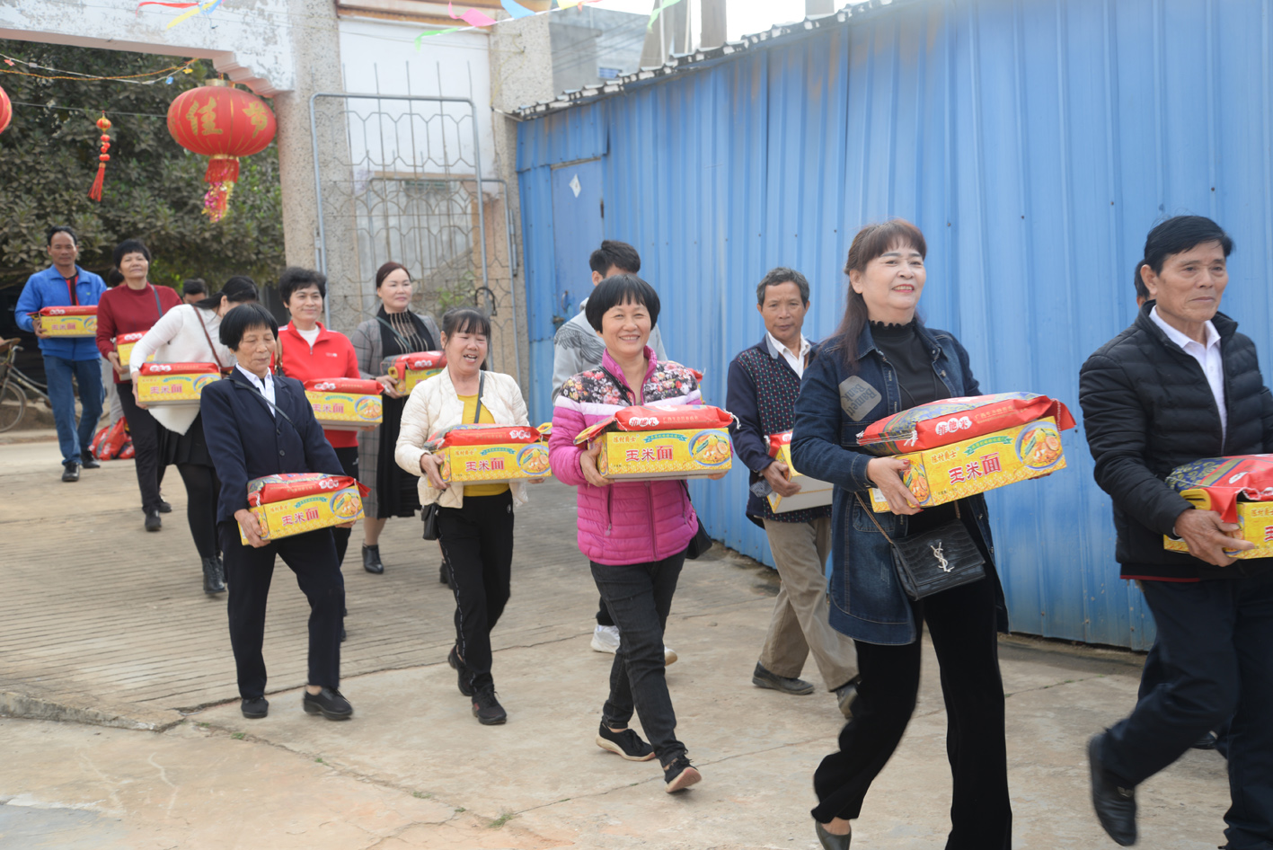 民間愛心人士組織的慰問活動(dòng).JPG